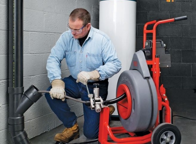 Nên làm gì khi bồn cầu có mùi hôi