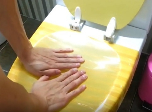 Thông cống bằng áp lực và băng keo