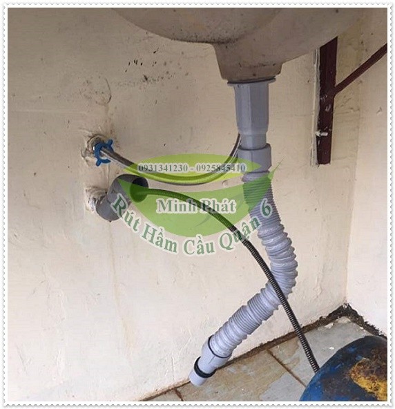 thông tắc bồn cầu như thế nào